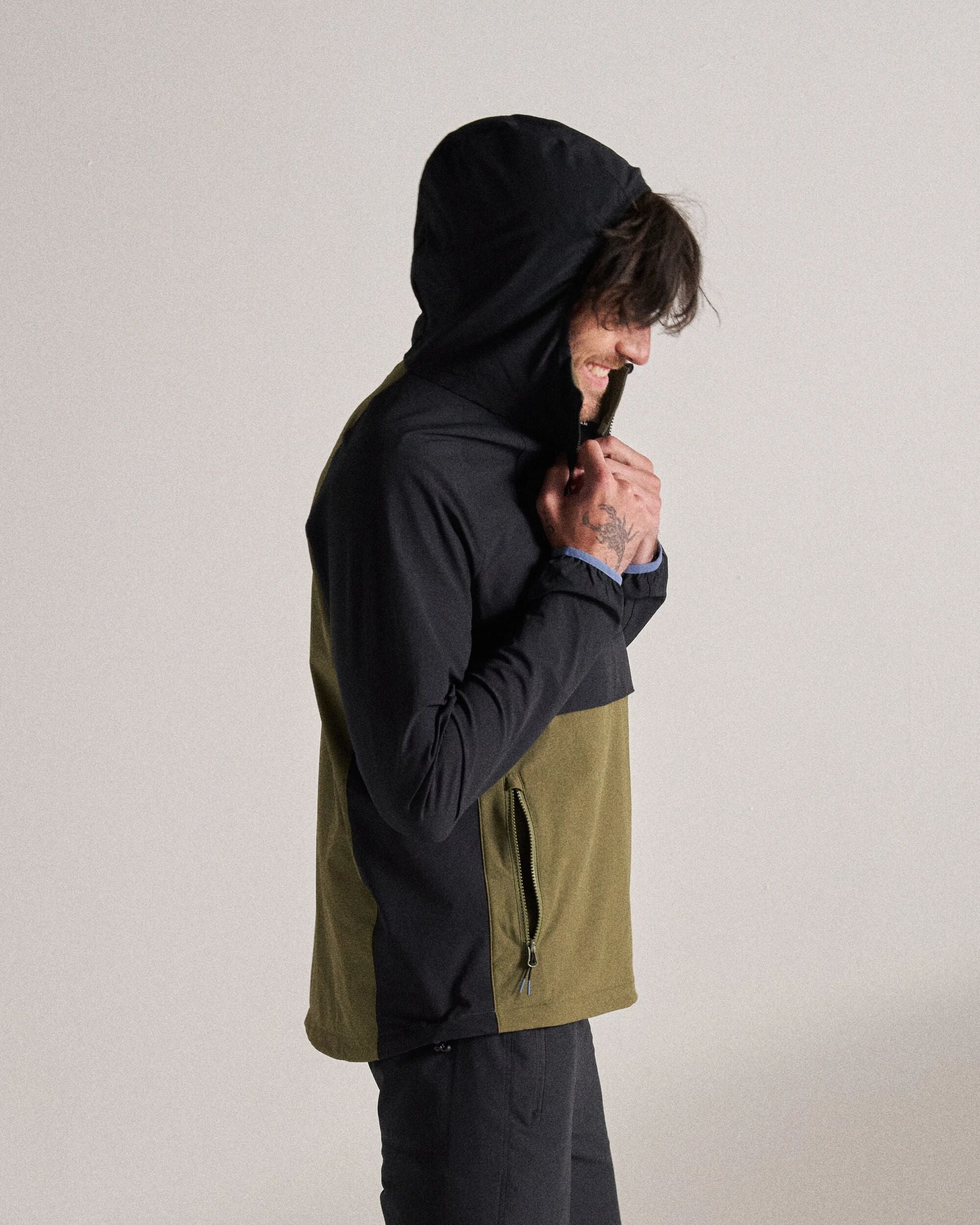 Roamer Light Recycled Softshell Anorak - Black/Khaki - Studio Model