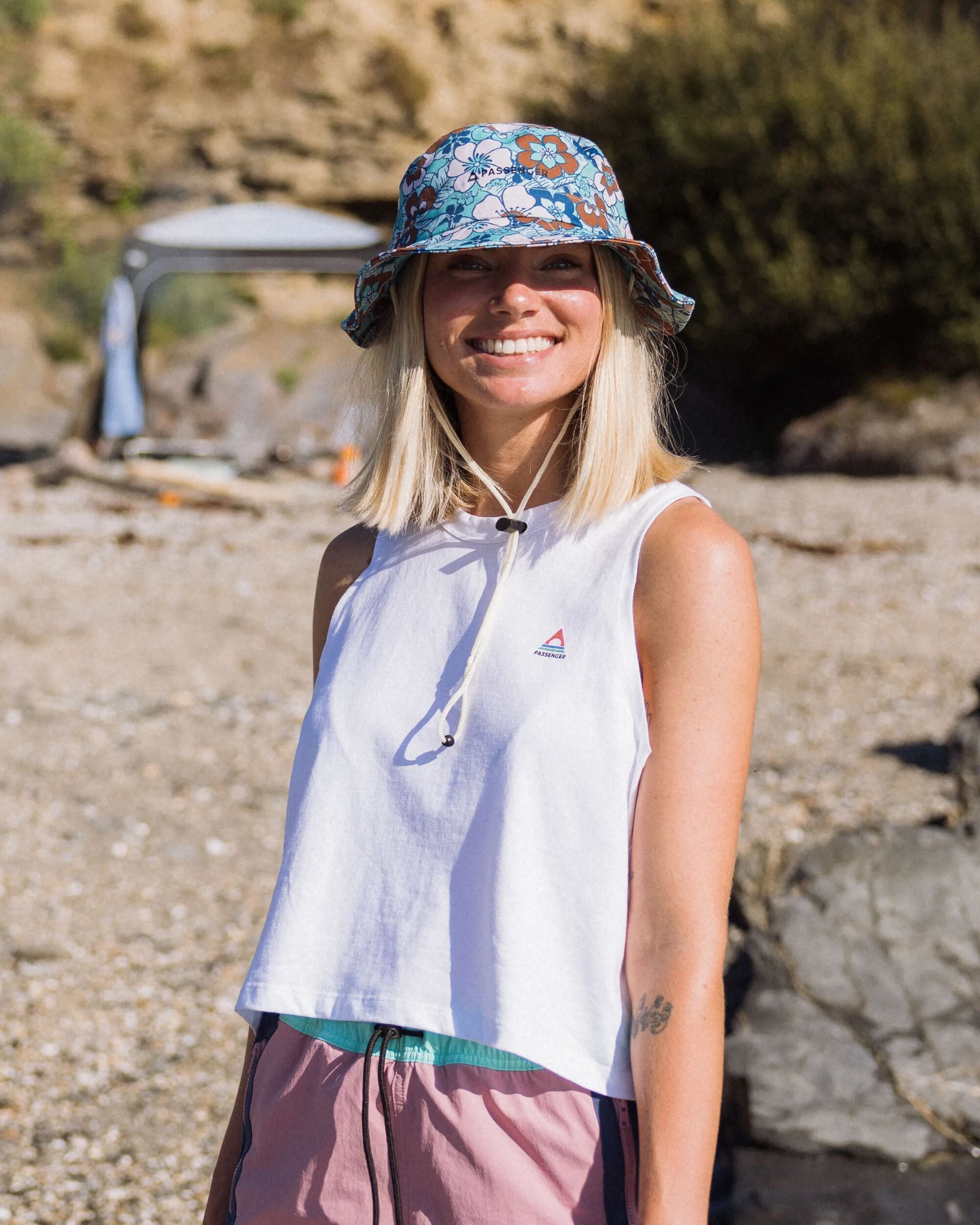 Classic Recycled Cotton Vest - White - Lifestyle