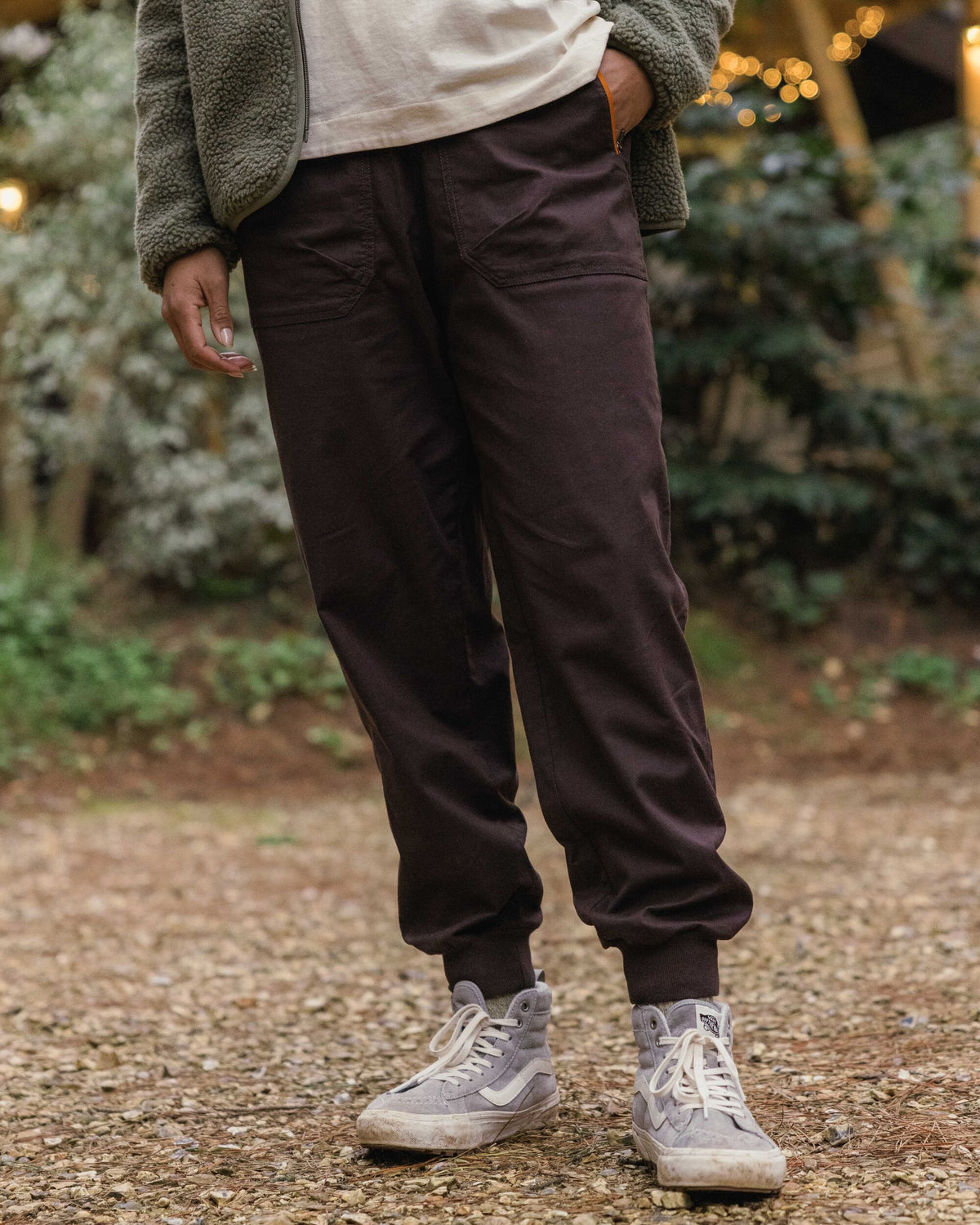 Hydrilla Jogger - Espresso - Lifestyle