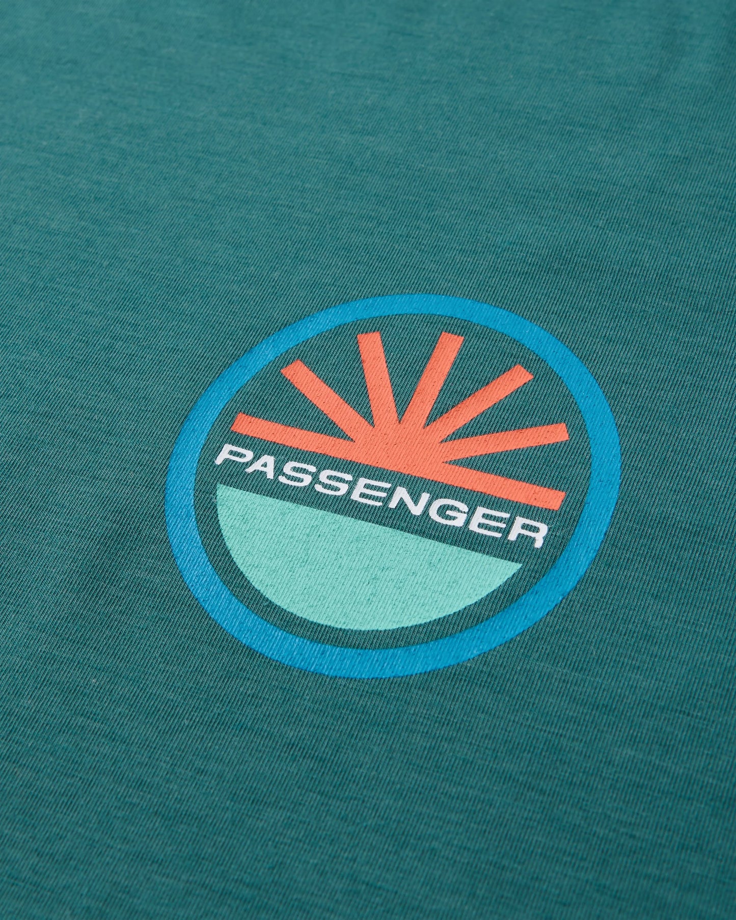 Chase The Light Active LS T-Shirt - Deep Ocean - Flatlay