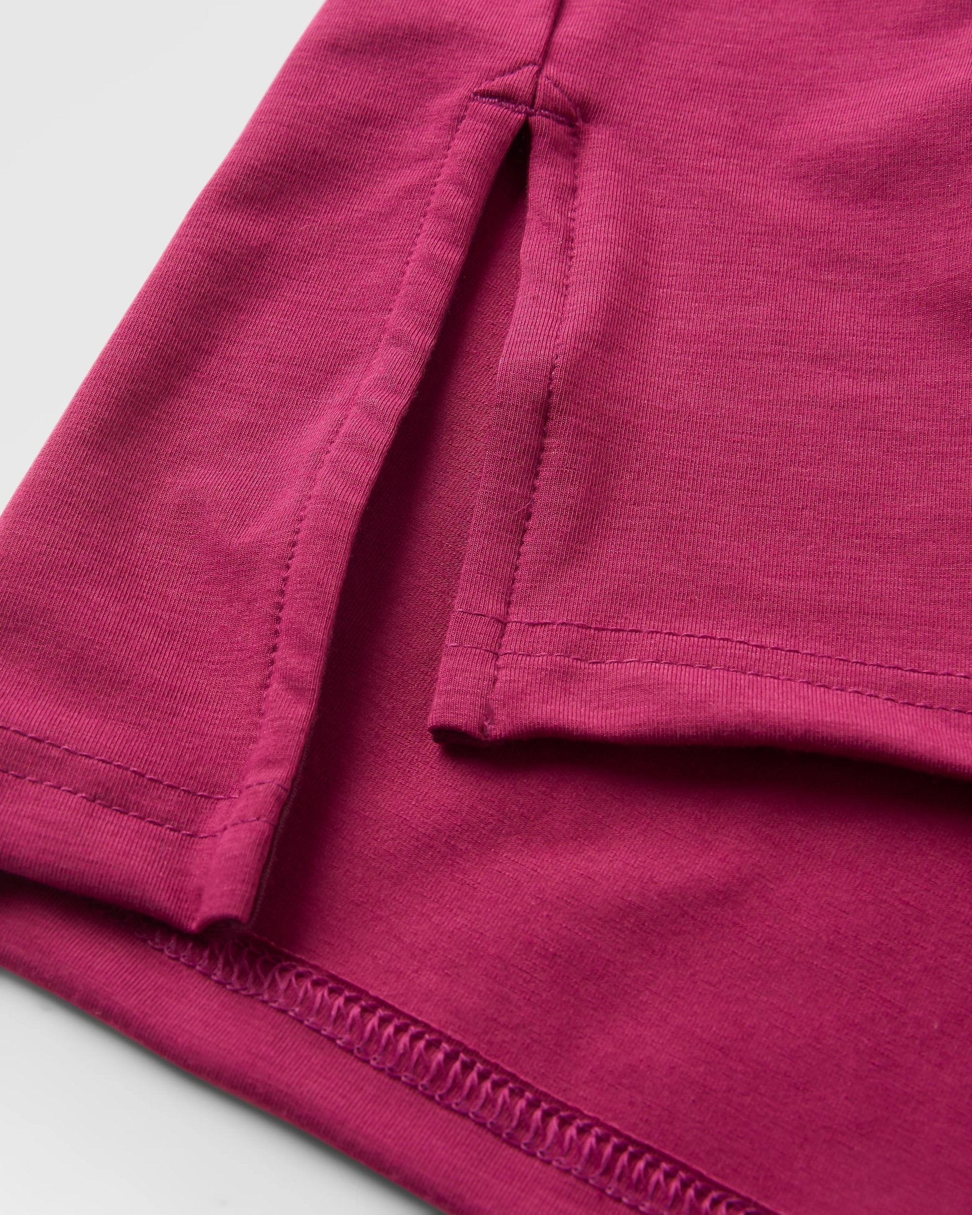 Chase The Light Active LS T-Shirt - Wild Berry - Flatlay