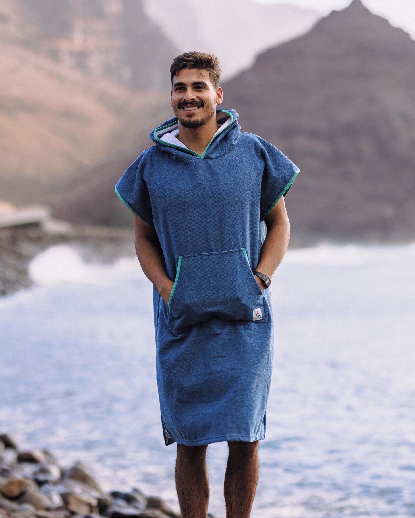 Male_Tulum Recycled Towel Poncho - Dark Denim