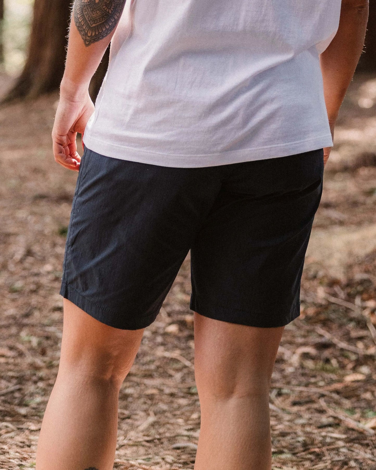 Hydrilla Long Short - Black - Lifestyle