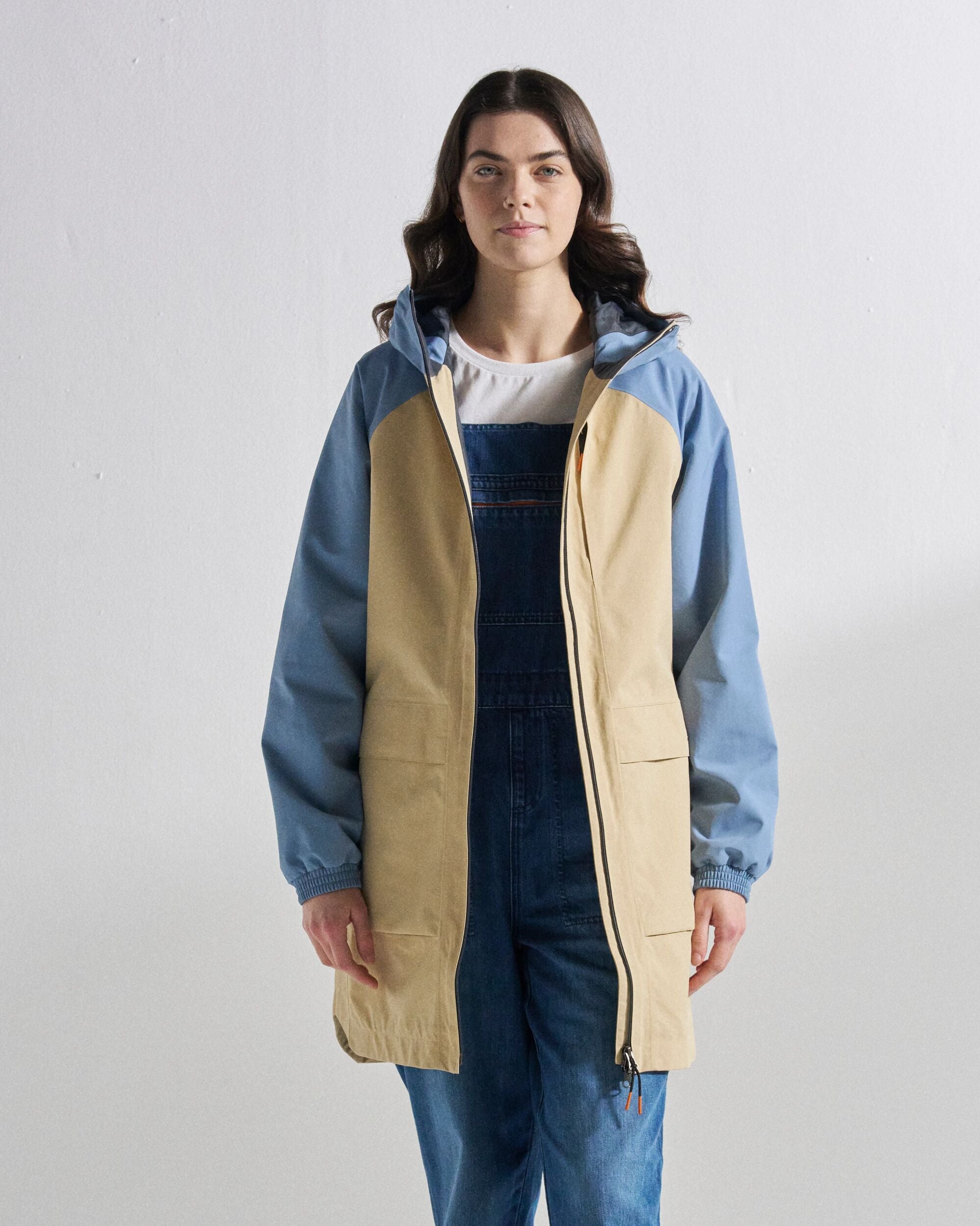 Serein Waterproof Jacket - Faded Denim/Desert - Studio Model