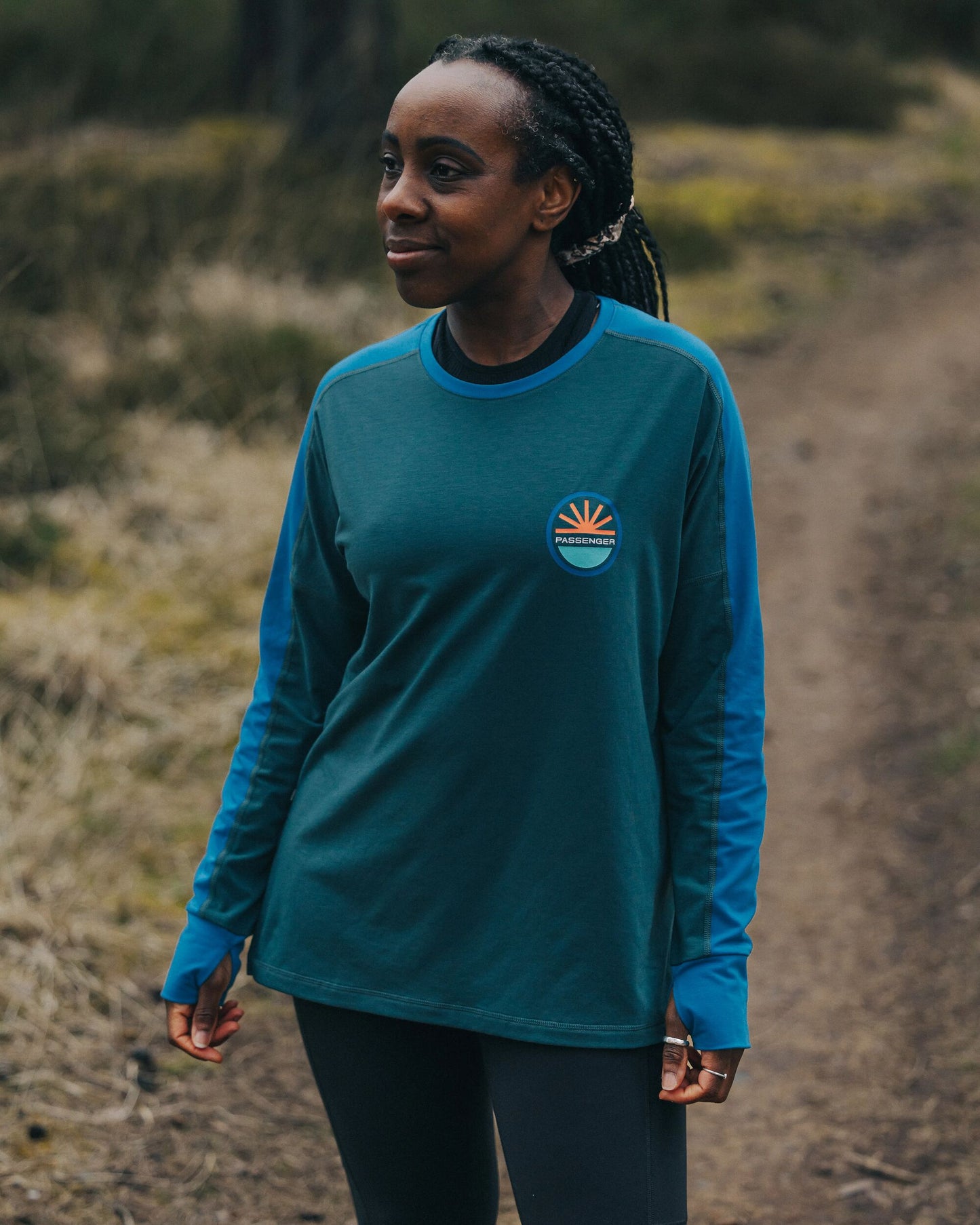 Chase The Light Active LS T-Shirt - Deep Ocean - Lifestyle