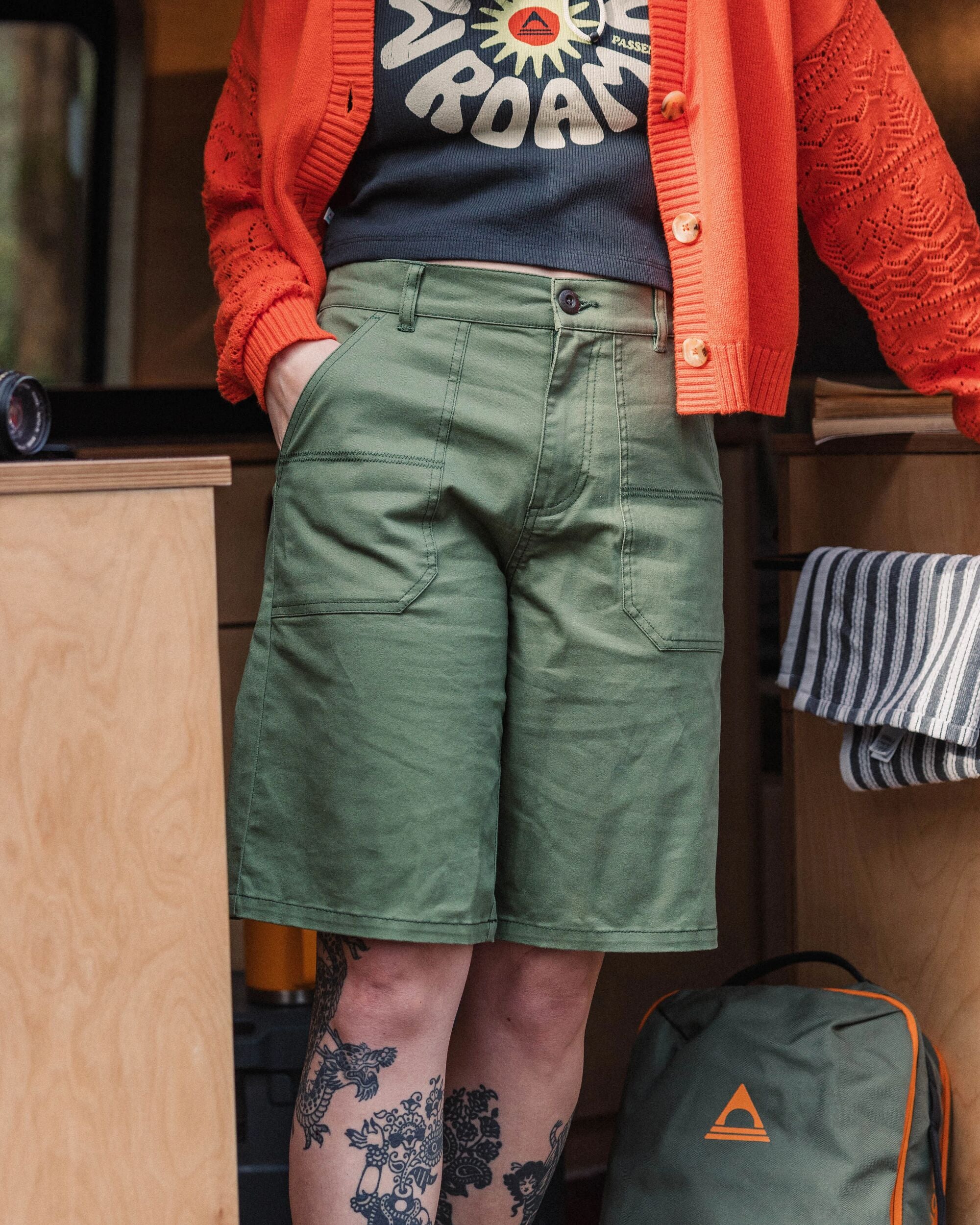 Lani Organic Twill Long Short - Wild Green - Lifestyle