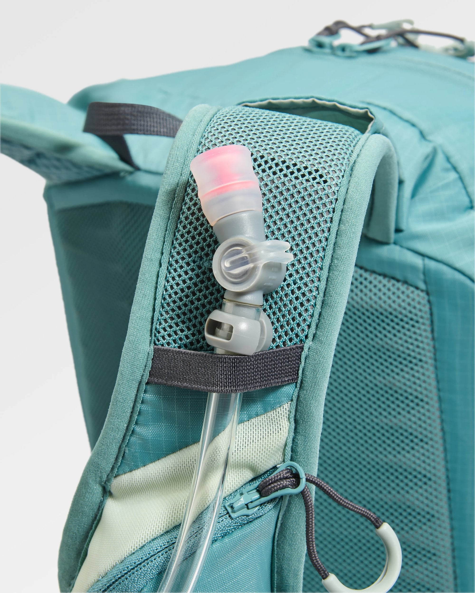 Trail Recycled 15L Hydration Pack - Arctic - Flatlay