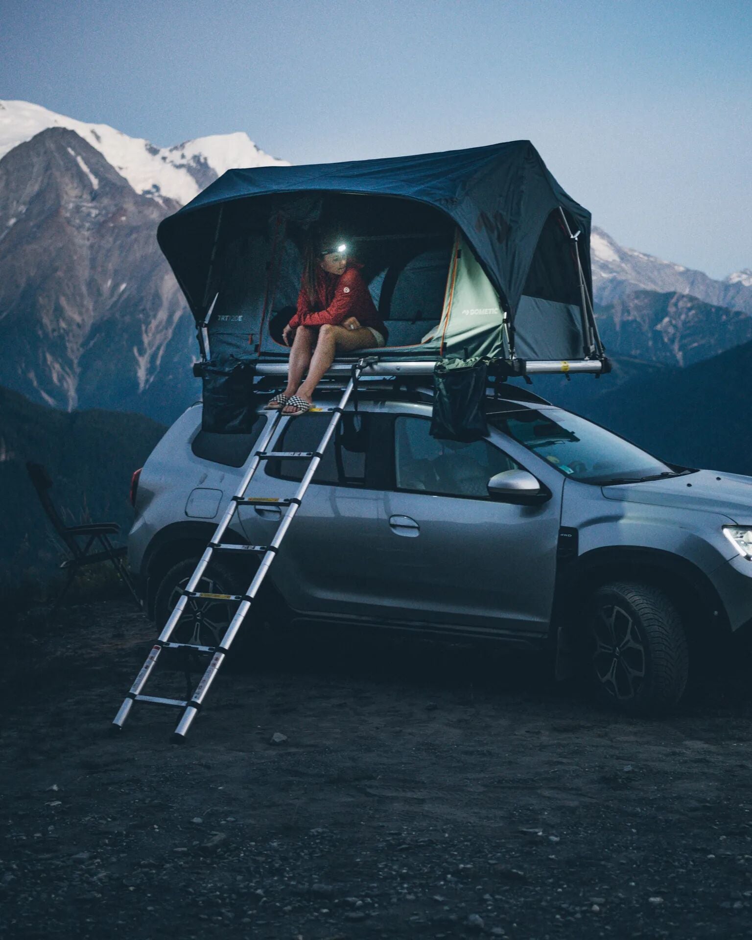 Dometic TRT 120 E - Ocean Blue - Lifestyle