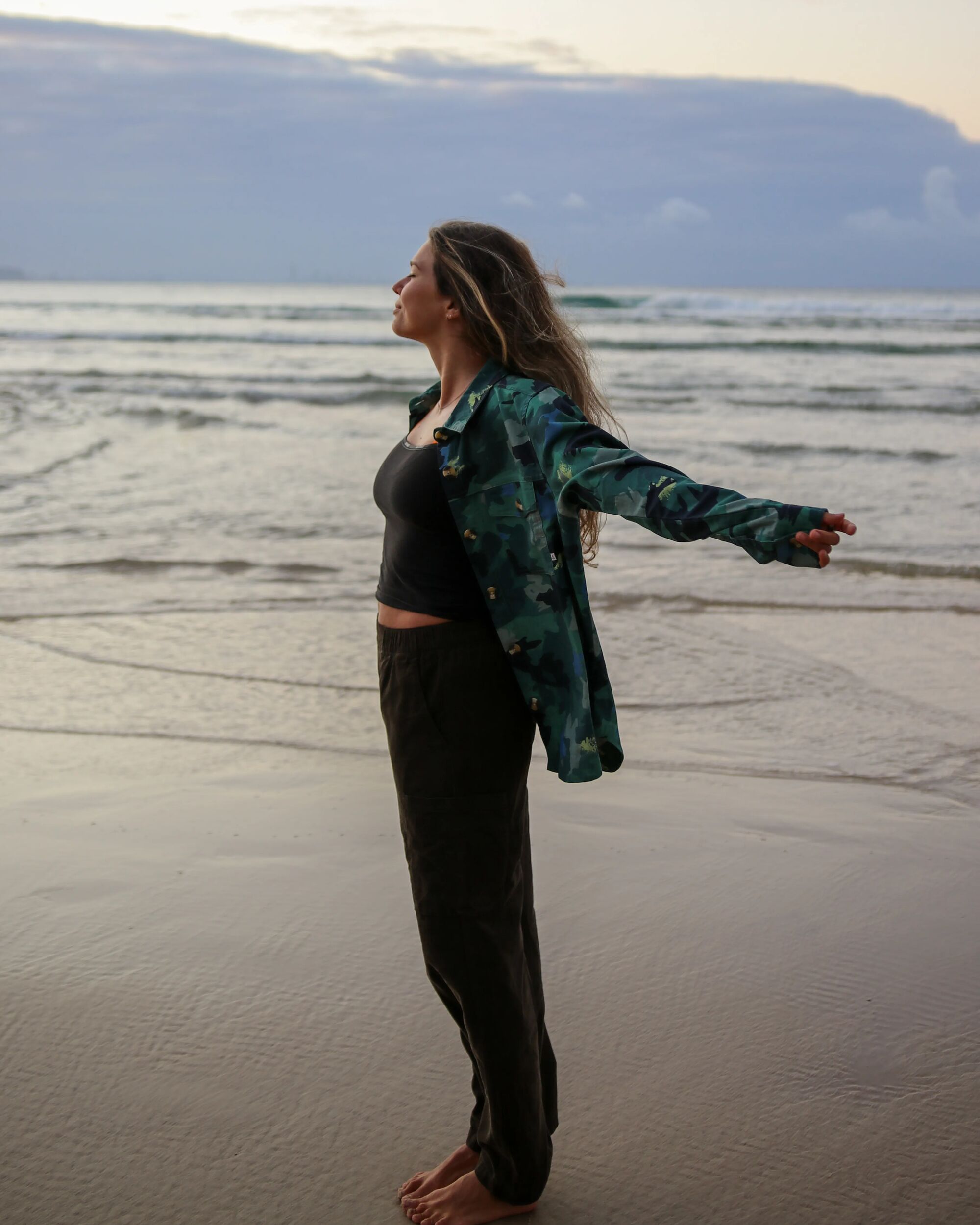 Coral Organic Cotton LS Shirt - Alpine Camo Rain Forest - Lifestyle