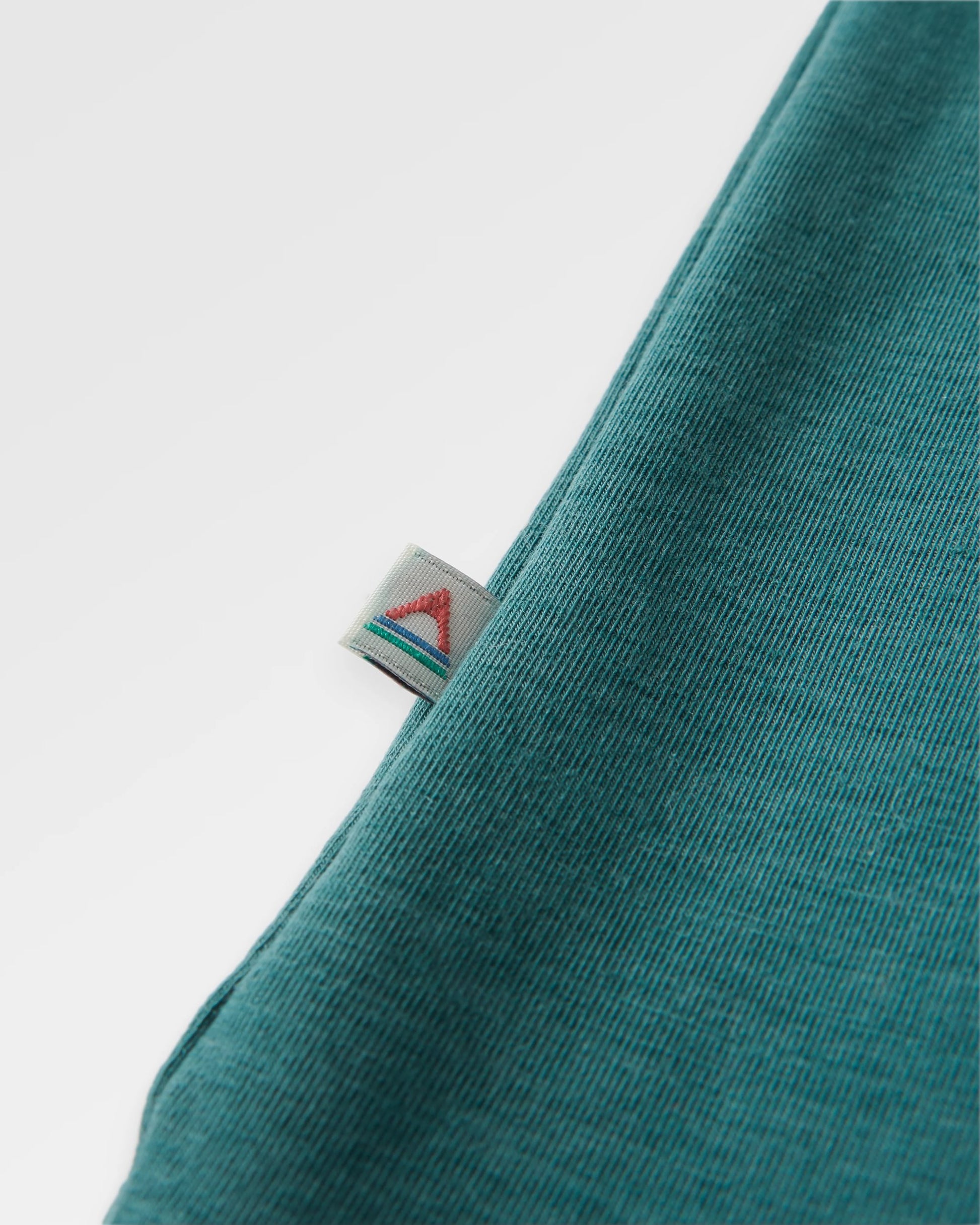 Chase The Light Active LS T-Shirt - Deep Ocean - Flatlay