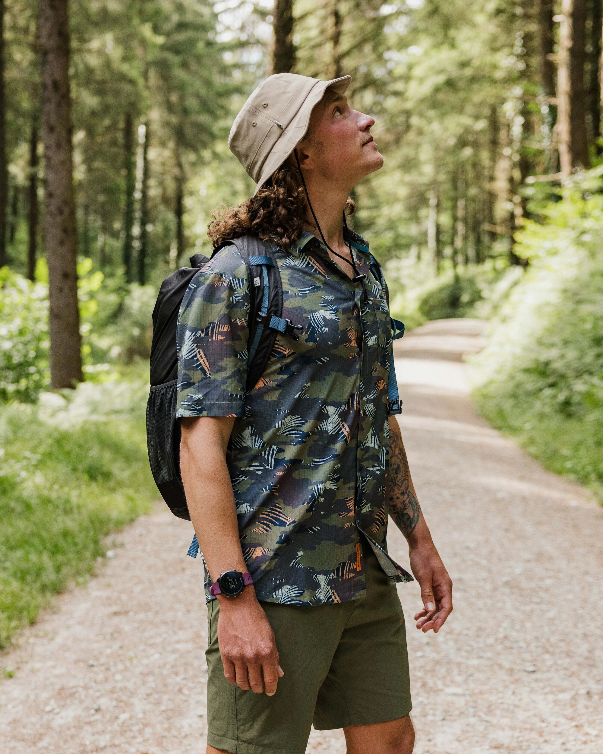 365 Recycled Active Shirt - Palm Camo Apricot - Lifestyle