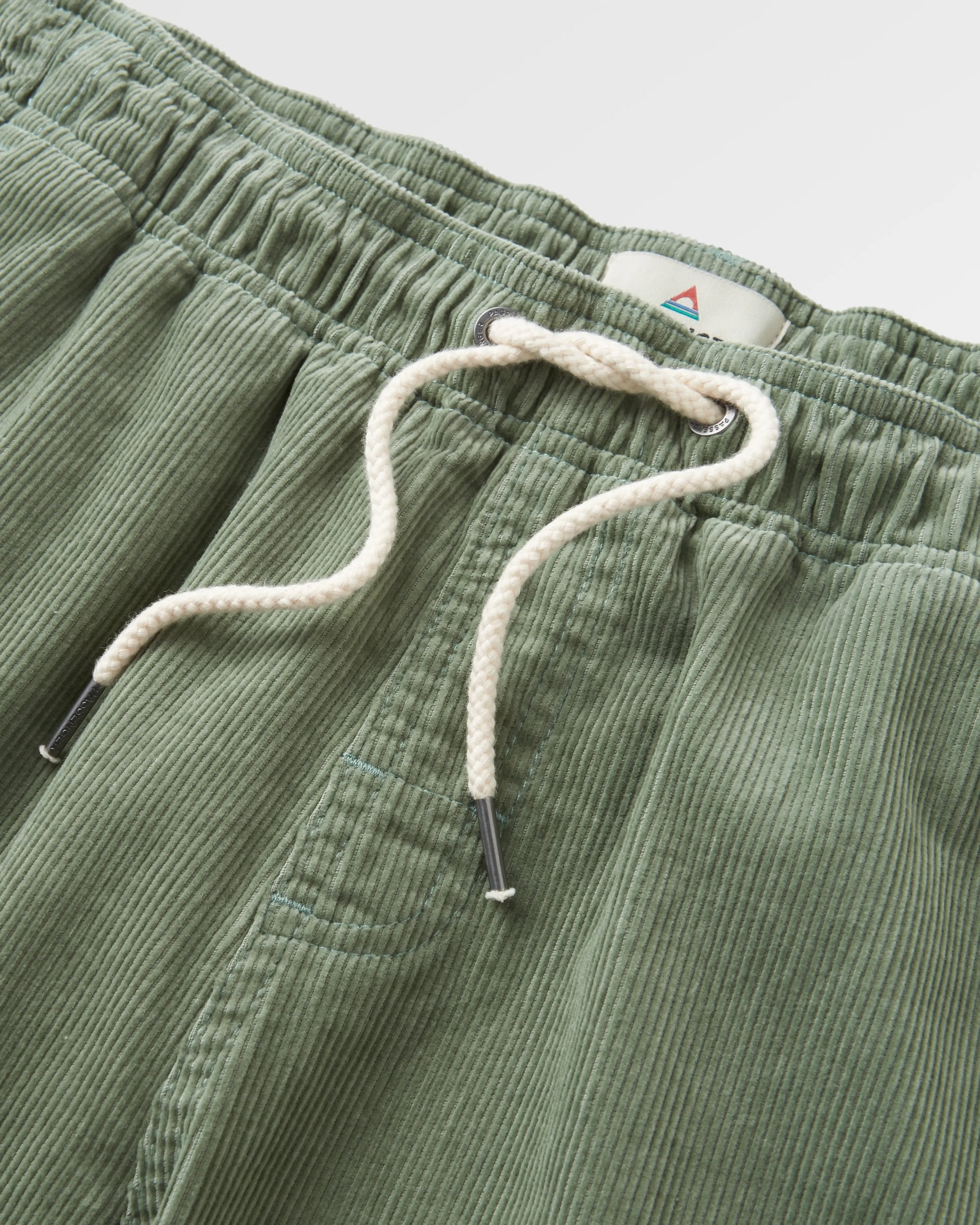 Drifter Cord Short - Pistachio - Flatlay