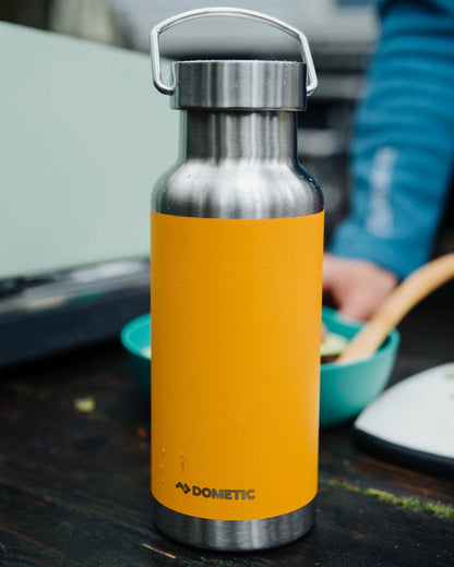 Dometic Thermo Bottle 48 - Glow - Lifestyle