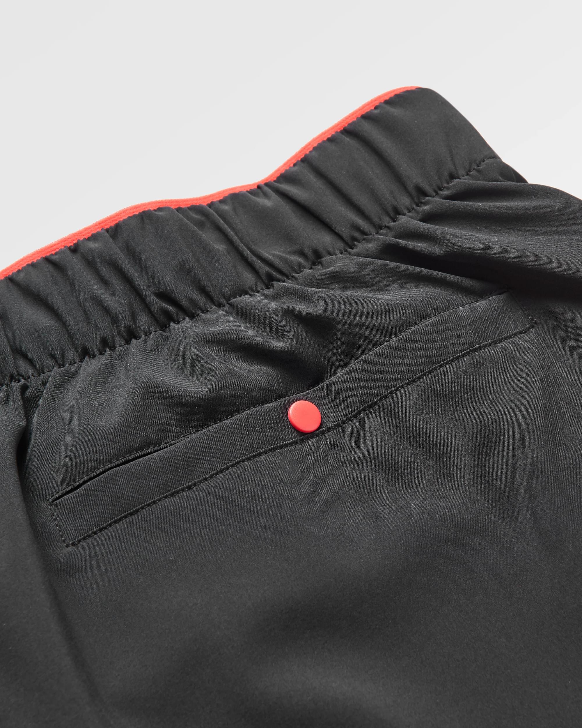Sandune Trail Short - Black - Flatlay