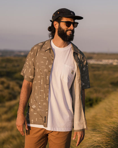 Cove Organic Cotton Short Sleeve Shirt - Olive Made To Roam - Lifestyle