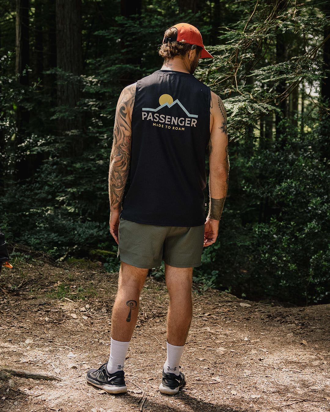 Calling Active Vest - Black - Lifestyle