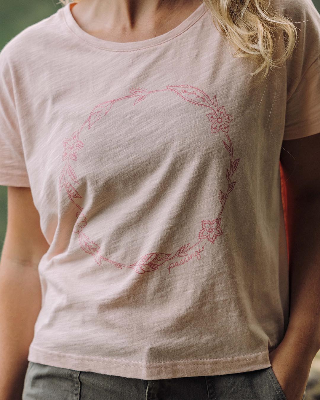 Daisy Chain T-Shirt - Peach Whip - Lifestyle
