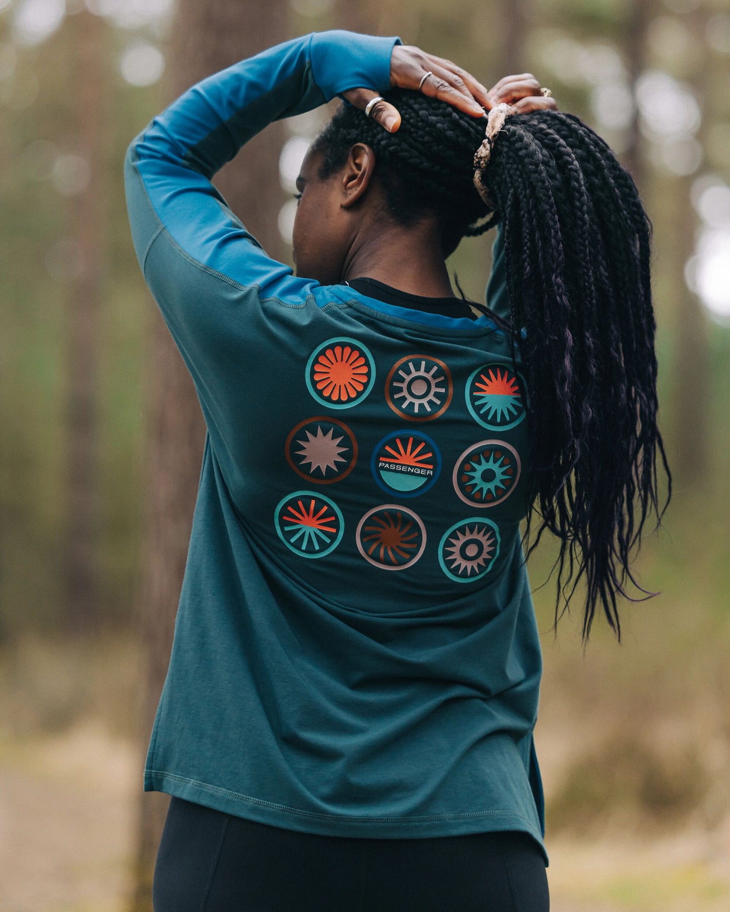 Chase The Light Active LS T-Shirt - Deep Ocean - Lifestyle