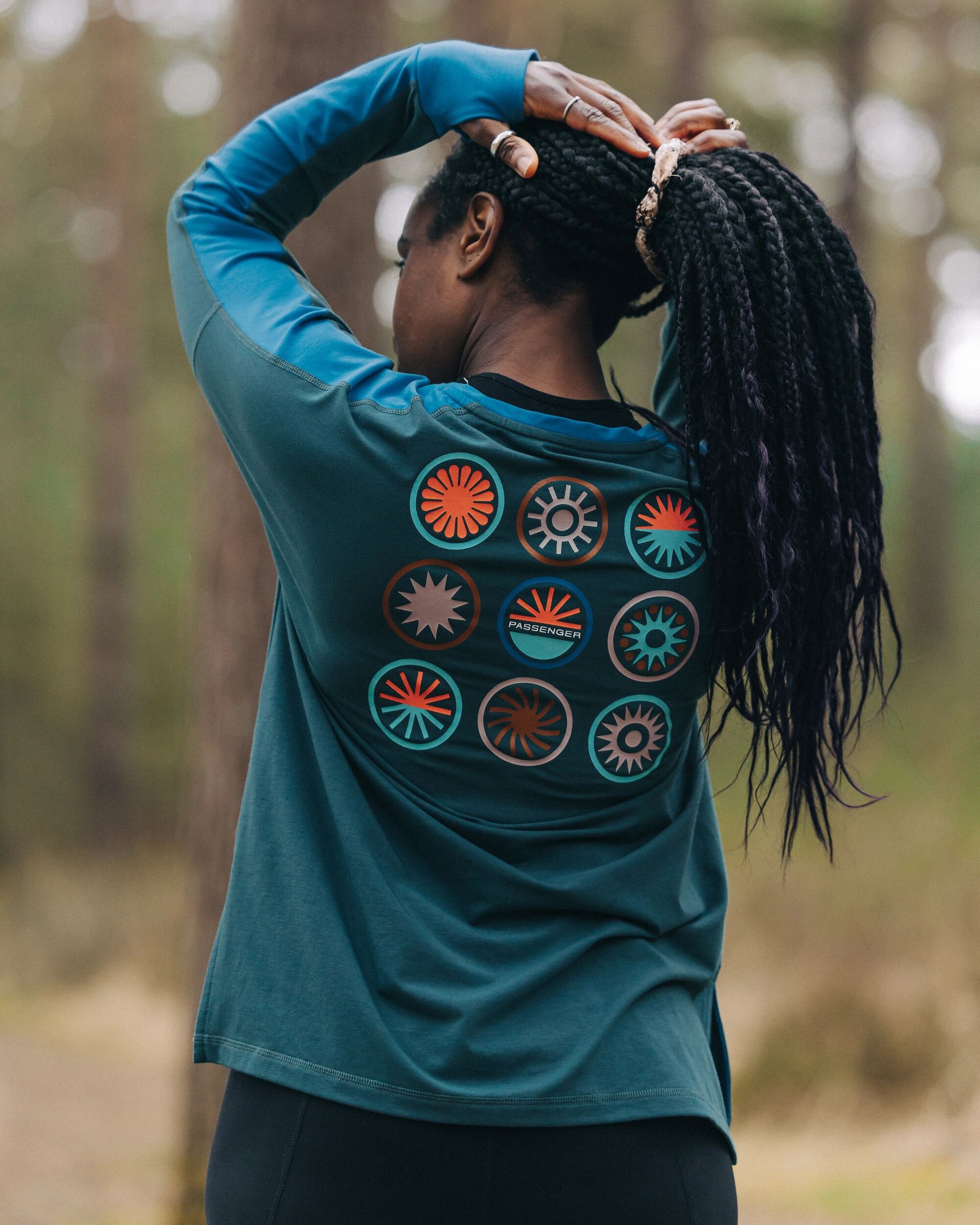 Chase The Light Active LS T-Shirt - Deep Ocean - Lifestyle