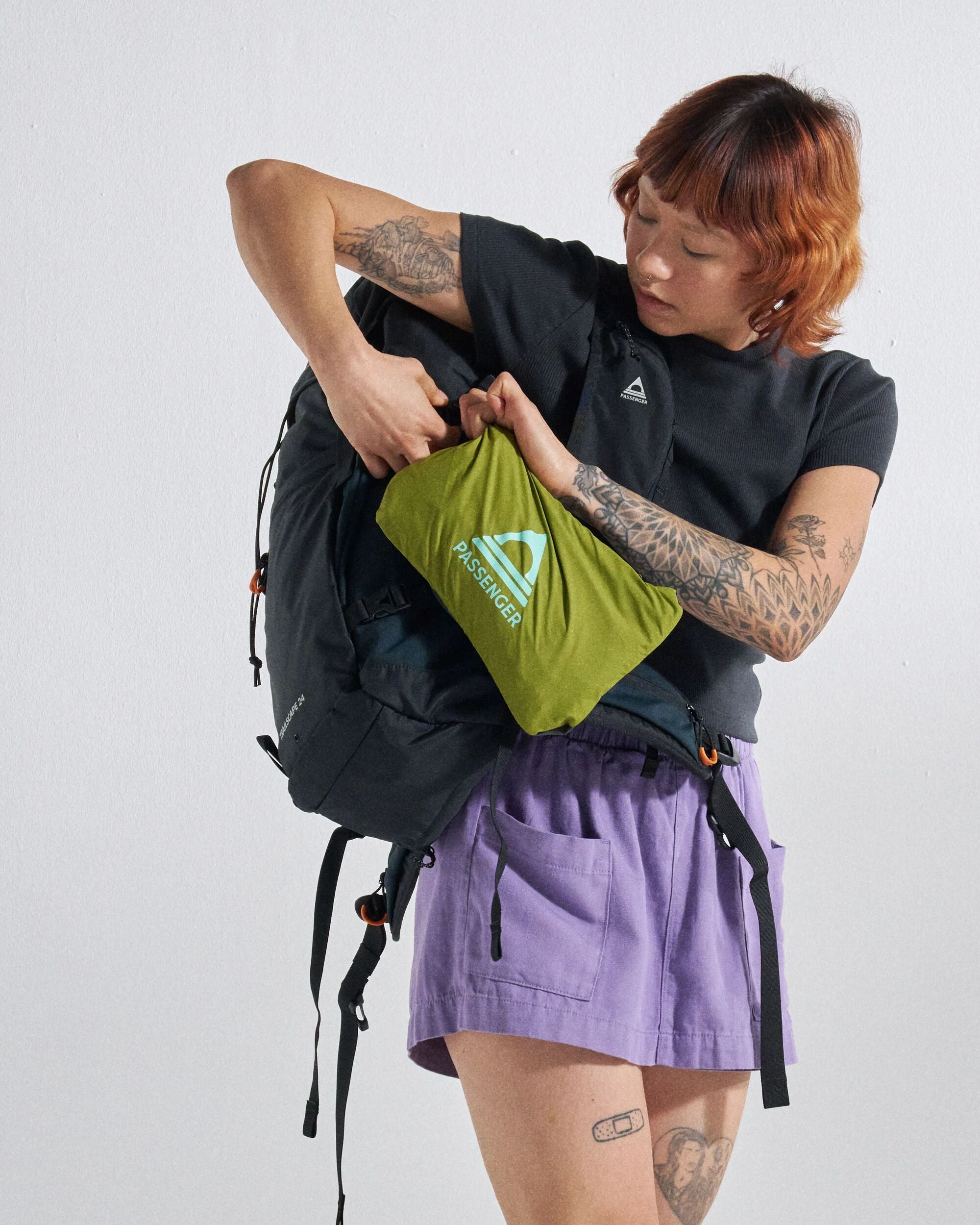 Viento Windshell Jacket - Dark Olive/Clover - Studio Model