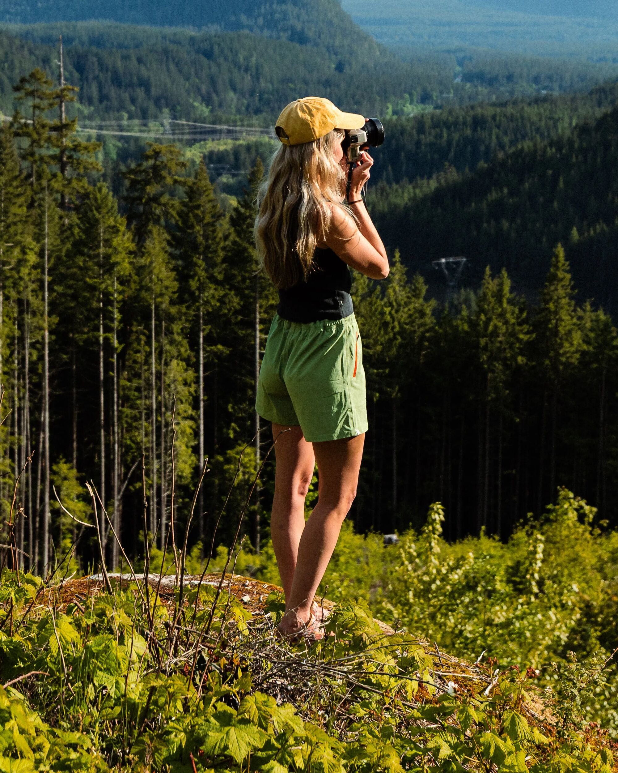 Flaris NetPlus® All Purpose Short - Stem Green - Lifestyle