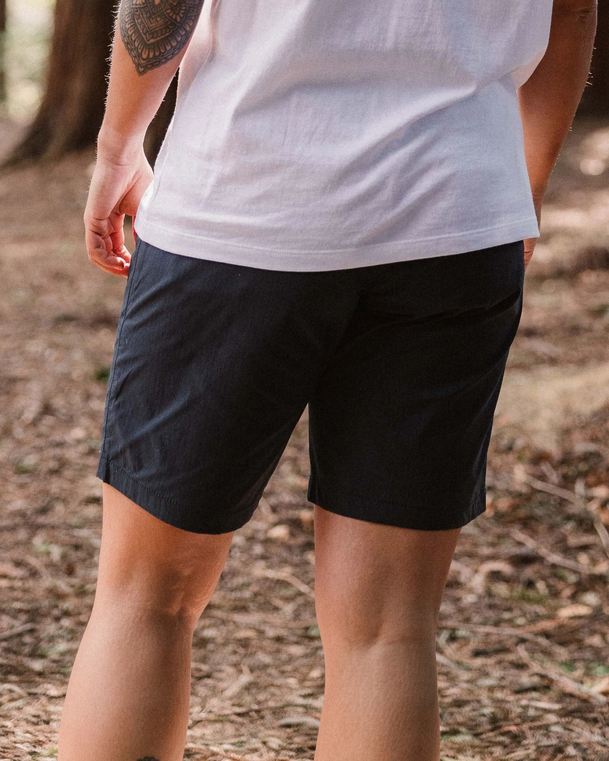 Hydrilla Long Short - Black - Lifestyle