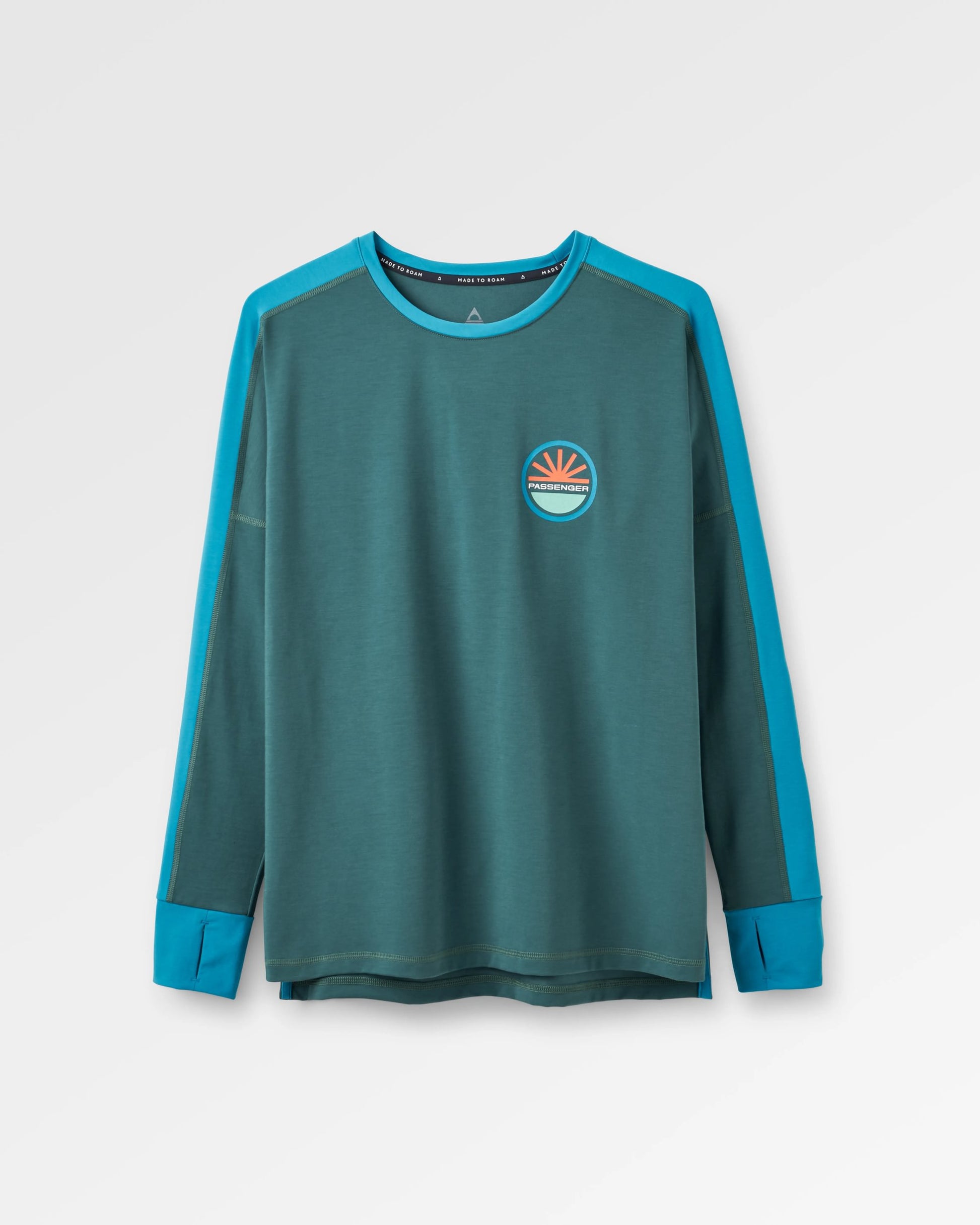Chase The Light Active LS T-Shirt - Deep Ocean - Flatlay