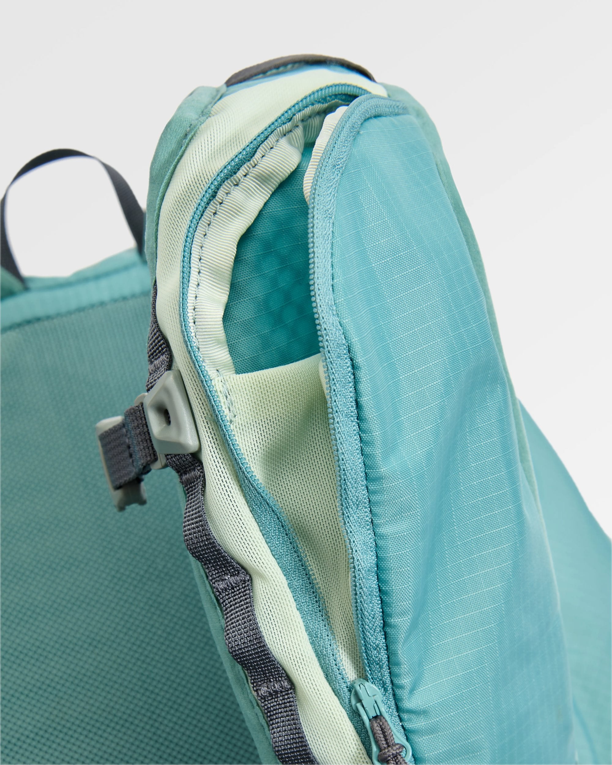 Trail Recycled 15L Hydration Pack - Arctic - Flatlay