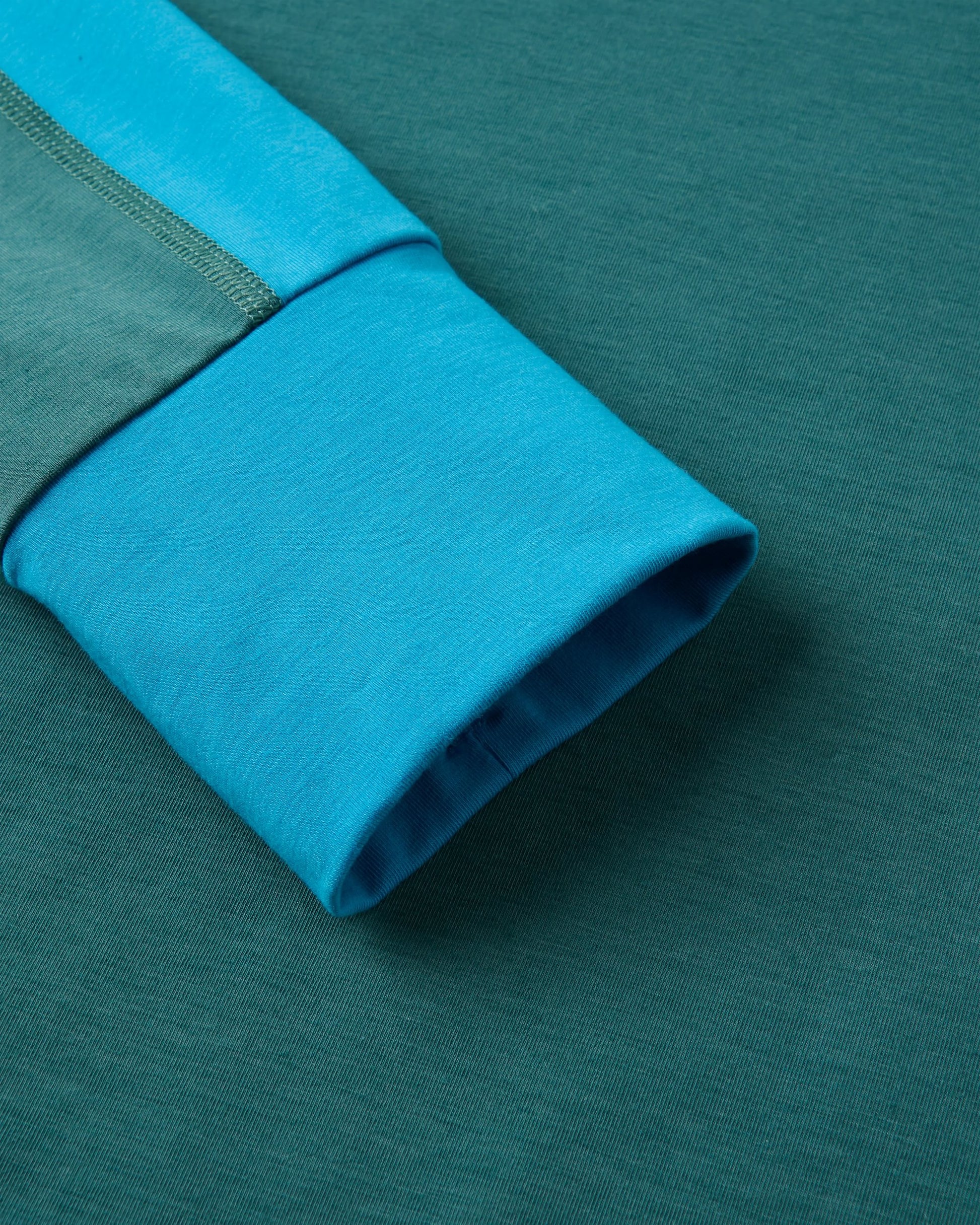 Chase The Light Active LS T-Shirt - Deep Ocean - Flatlay