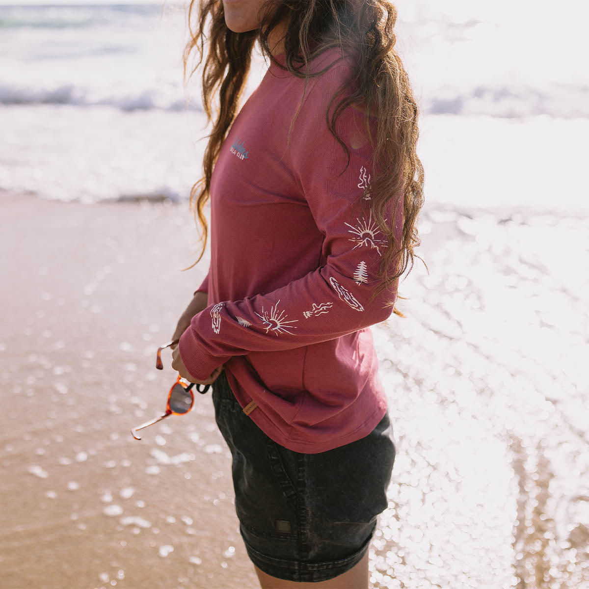 Dawn LS T-Shirt - Earth Red - Lifestyle