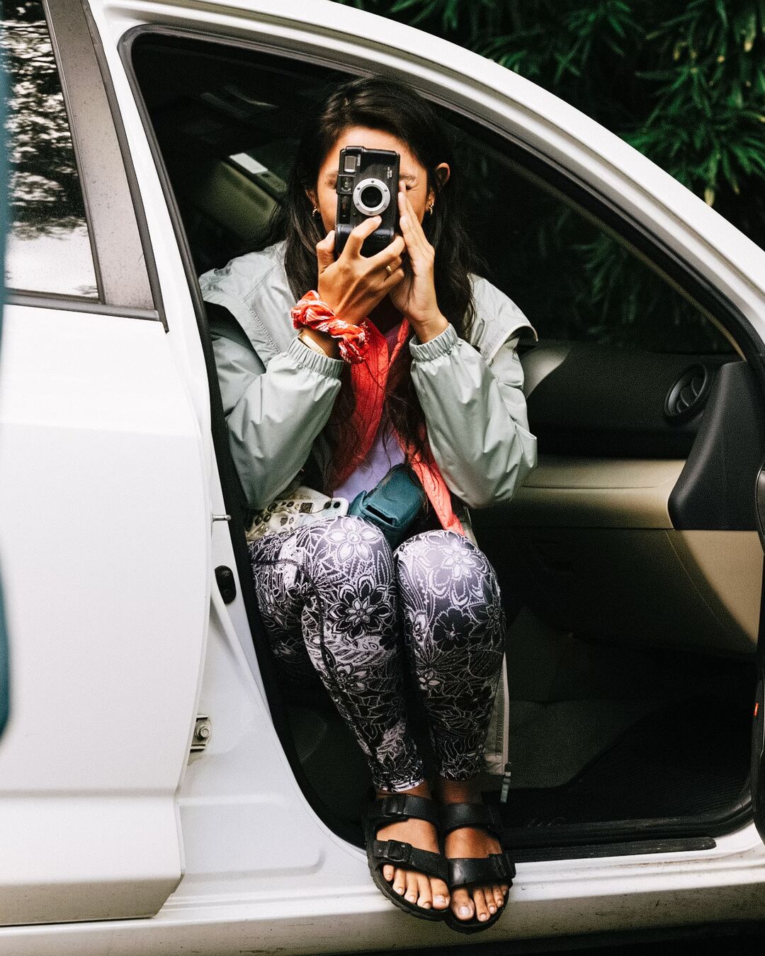 Fresh Air Leggings - Black Floral - Lifestyle
