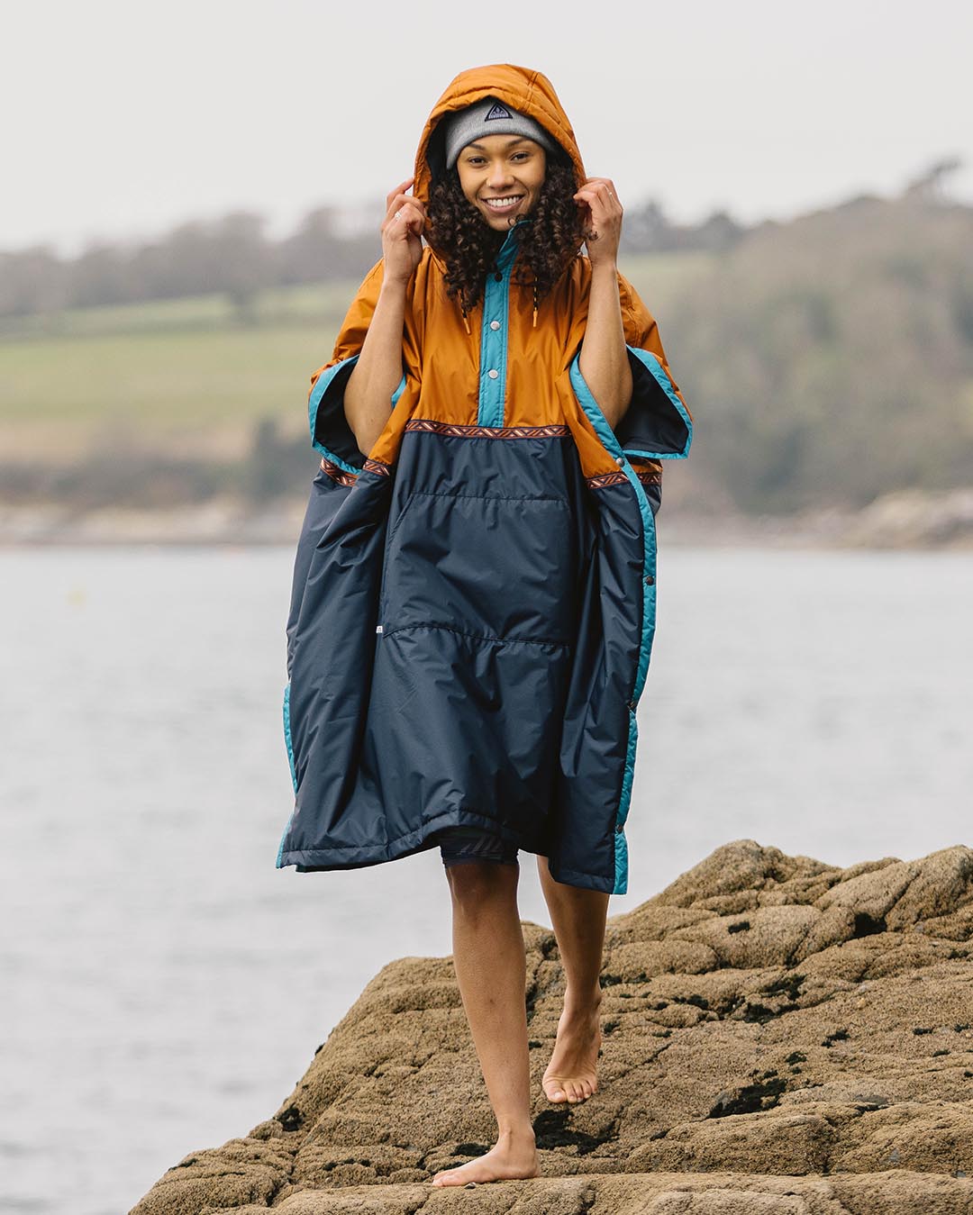 Outback Pull Over Changing Robe - Glazed Ginger/Deep Navy - Lifestyle