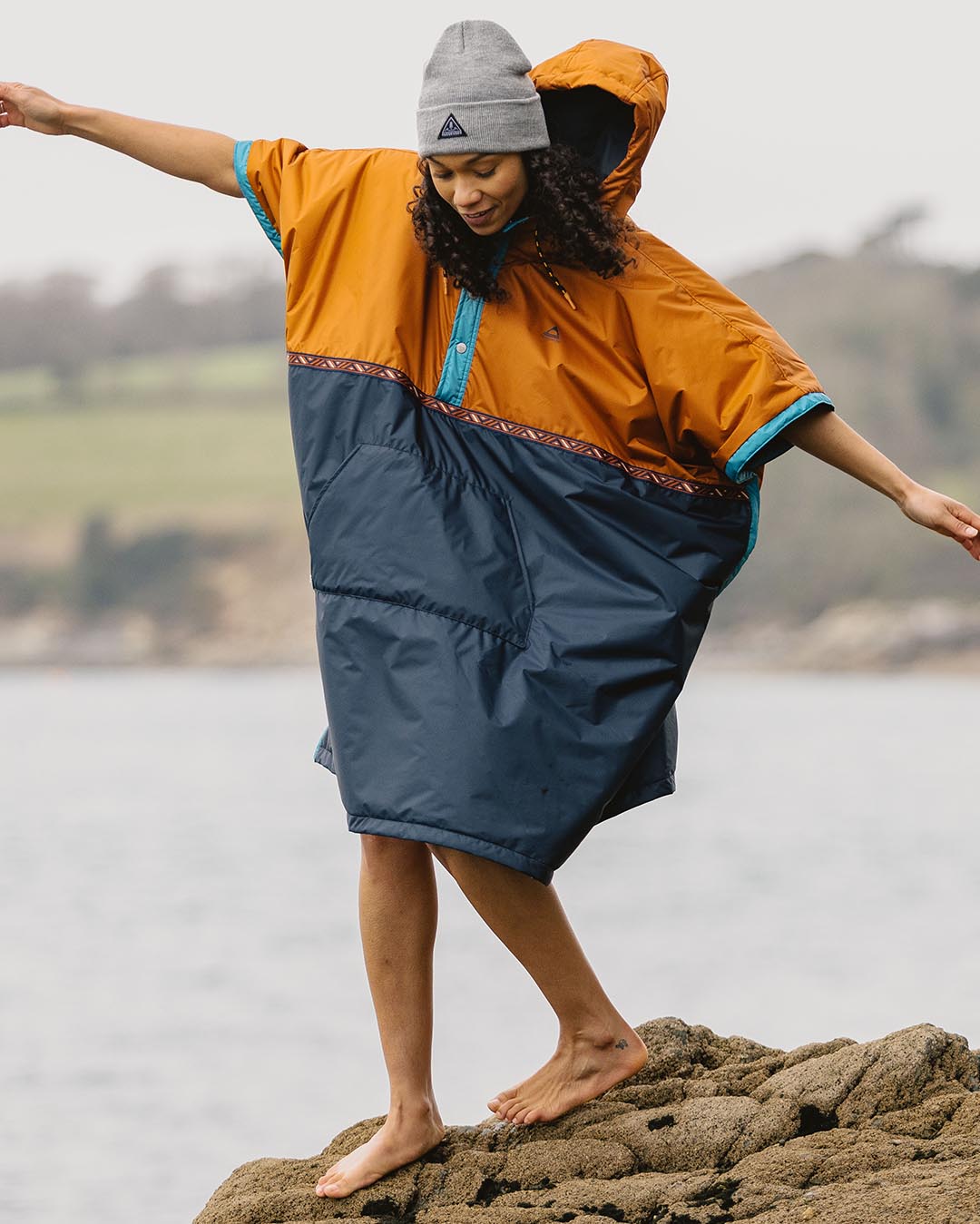 Outback Pull Over Changing Robe - Glazed Ginger/Deep Navy - Lifestyle