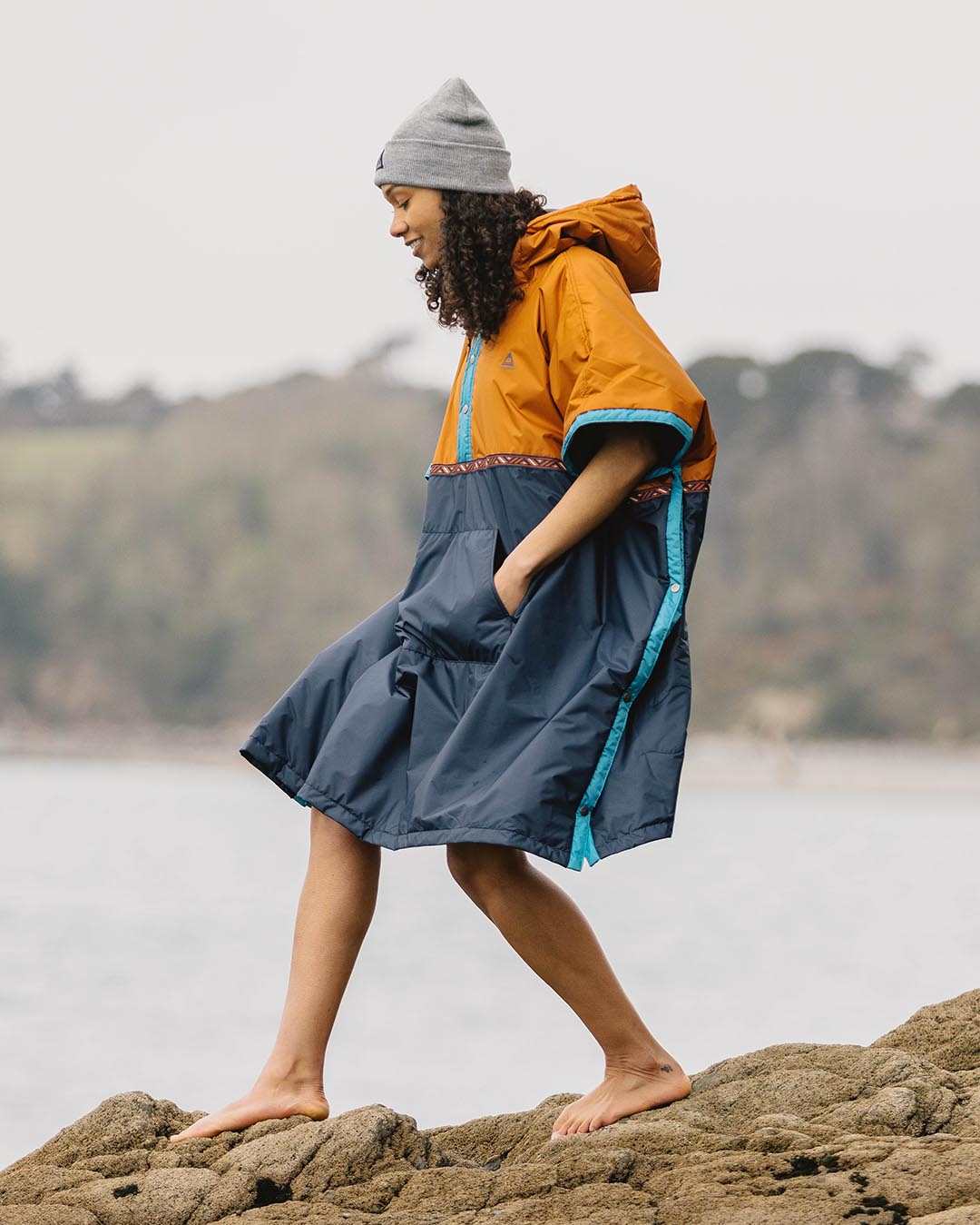 Outback Pull Over Changing Robe - Glazed Ginger/Deep Navy - Lifestyle